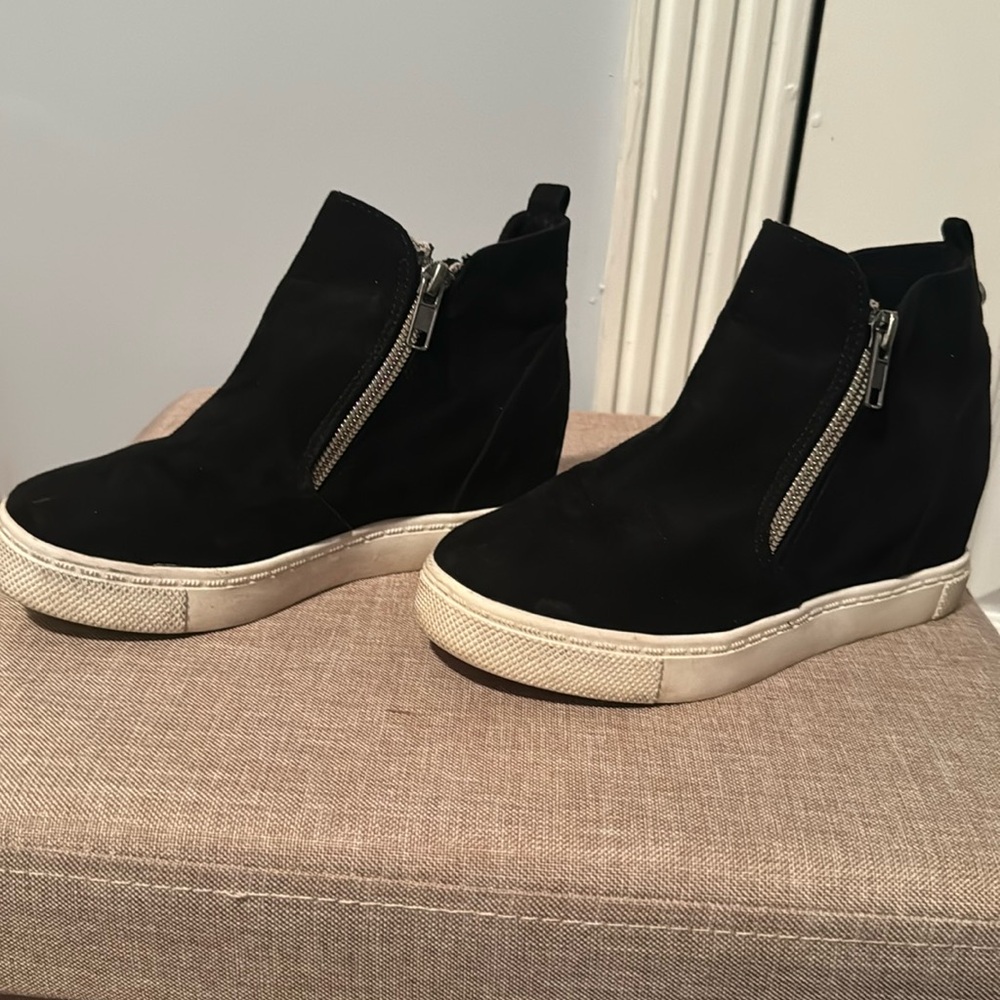 Girls Steve Madden hidden wedge boots size 2